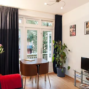 3* Couette-café West